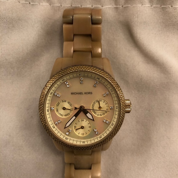 Michael Kors Watch - Picture 2 of 8